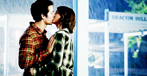 17 Romantic TV Kisses In The Rain Page 3 TV Fanatic